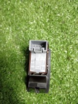 1F0959527 Кнопка открывания бензобака Volkswagen Touran 2005 фото 3