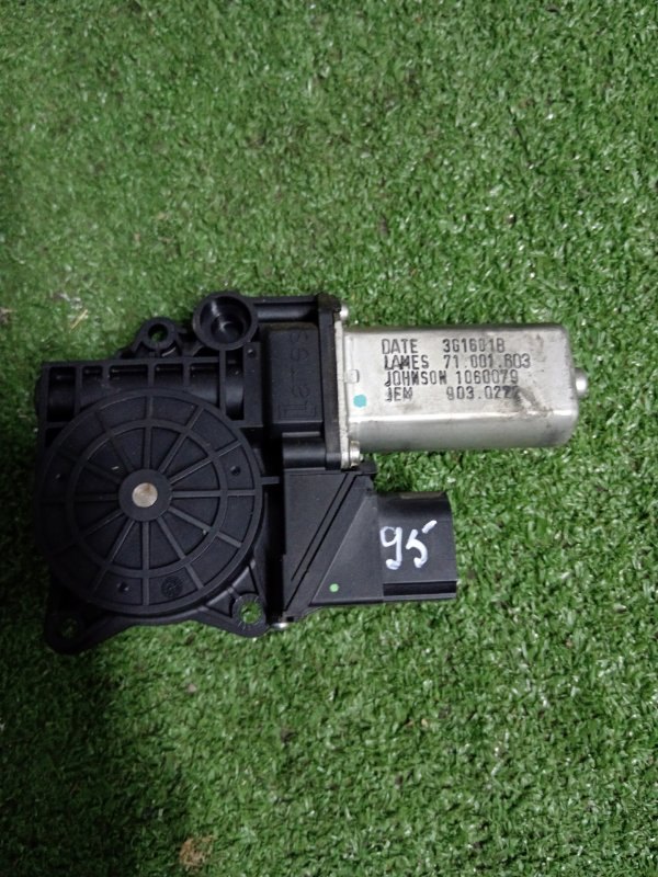 67626927027, 67626927026, 6927026, 270026, 51357140590PRM, DP3210100077, ZRBMO38RC, AV969, 01SKV934, 350103184800, 100866, XWR6012, 16286R, ER6012, 90969, WMO1169R, 30969, 014022, LTBMO38RC, V20053021, 900529, 9030222 Мотор стеклоподъемника задний правый BMW 3-Series 2006 фото 1
