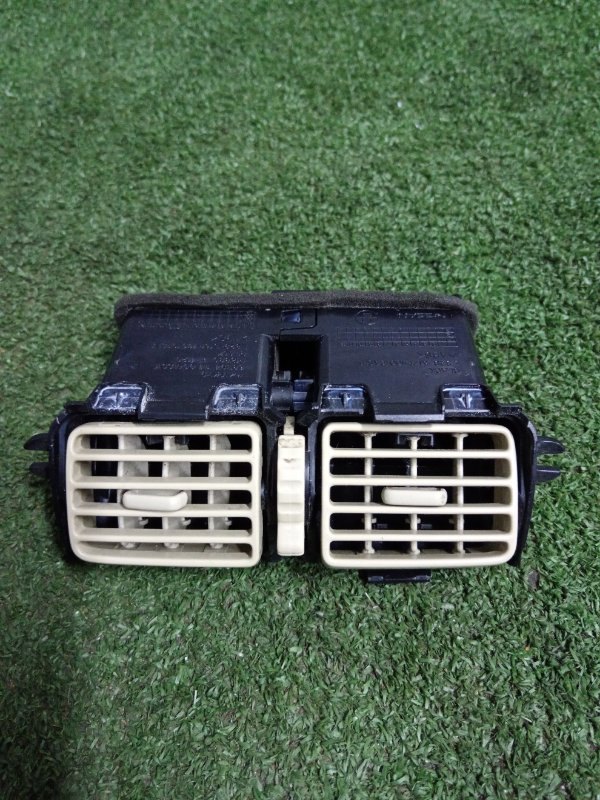 687941BA0A, 687941NFOC, 687941BA0B, 687941BA0D Дефлектор воздуховода задний Infiniti QX50 2015 фото 1
