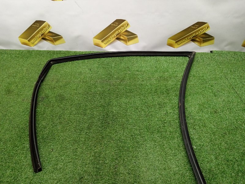31278797, 32328964 Уплотнитель стекла двери передний левый Volvo XC90 2003 фото 1