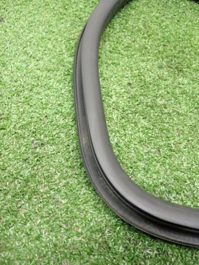 Уплотнитель стекла двери