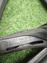 A2117200278 Уплотнительная резинка боковой двери передняя правая Mercedes-Benz E-Class 2004 фото 3