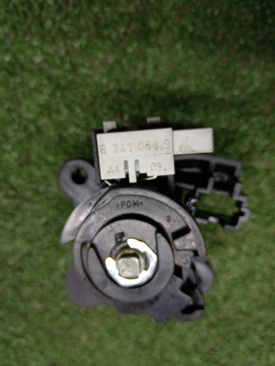 Личинка замка багажника