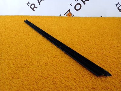Уплотнитель стекла двери