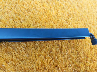 Направляющая стекла двери