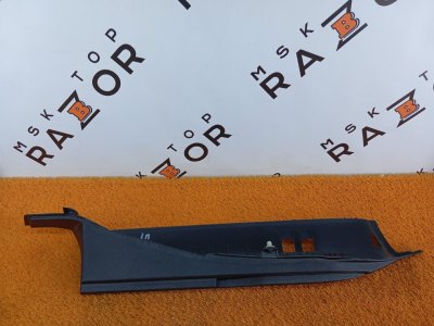 Направляющая шторки багажника
