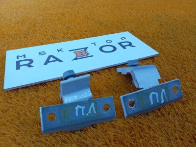 Петля двери