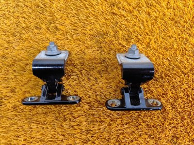 Петля двери багажника