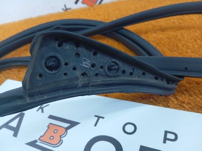Уплотнитель двери