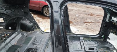 Порог с центральной стойкой