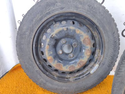 Колесо Hyundai Solaris R15 4x100, Nokian 185/65 R15, зимнее, шипы