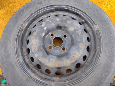 Колесо Hyundai Solaris R15 4x100, Nokian 185/65 R15, зимнее, шипы
