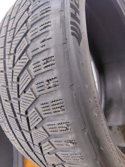Шина Hankook Winter I Cept Evo 2 SUV 295/35 R23, зимняя, липучка