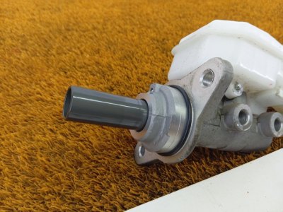 Главный тормозной цилиндр