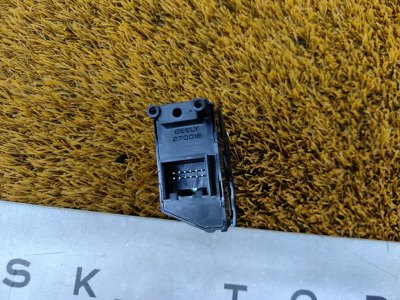 Кнопка стояночного тормоза