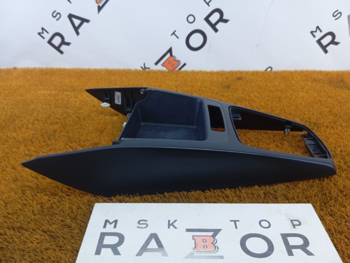 84681H0100, 84681-H0100, 84650H0030, 84650-H0030 Накладка центральной консоли Kia Rio X-Line 2019 фото 1