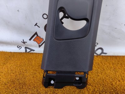 Обшивка центральной стойки