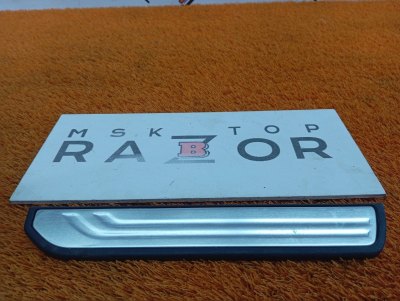 Накладка на порог салона