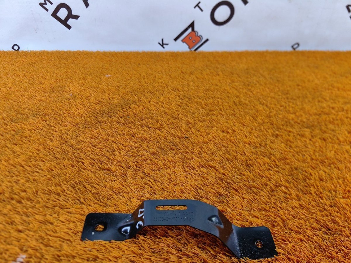 5520542HF01 Кронштейн задний правый Hongqi H5 2024 фото 1