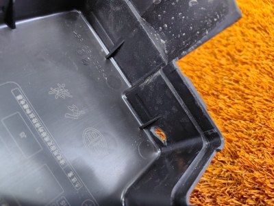 Крышка блока предохранителей