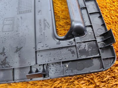 Крышка блока предохранителей