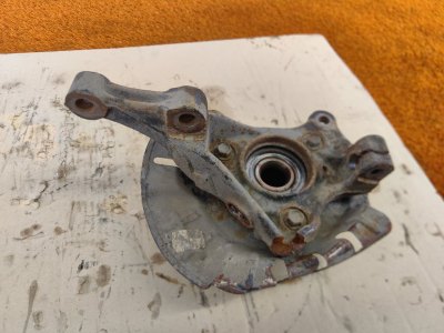 Кулак поворотный
