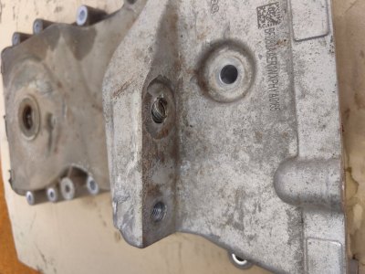 Крышка двигателя передняя