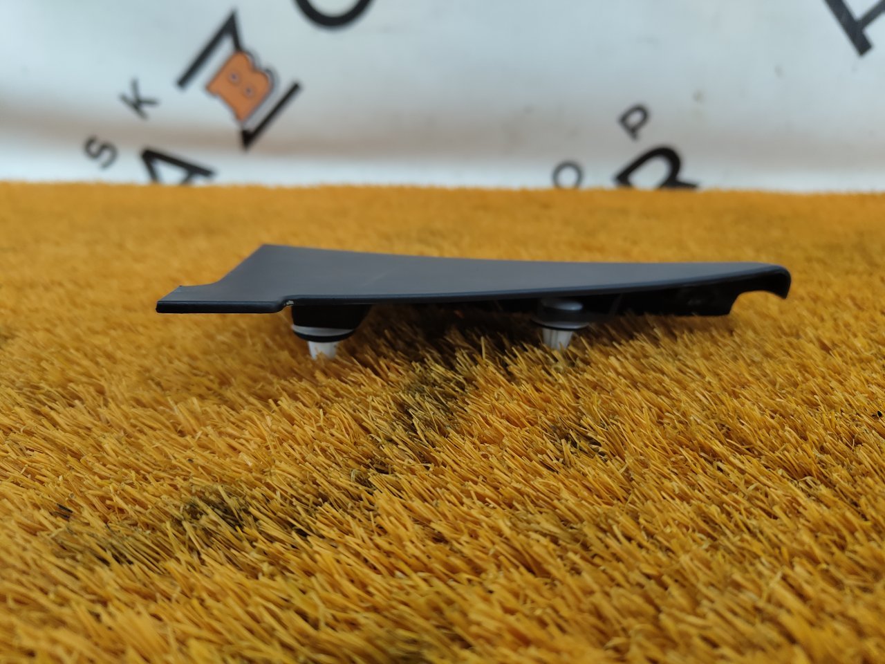 Уголок двери