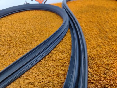 Уплотнитель проема двери