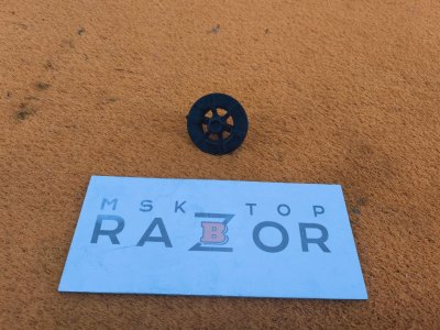 Болт крепления запасного колеса
