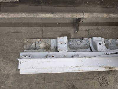 Порог с центральной стойкой