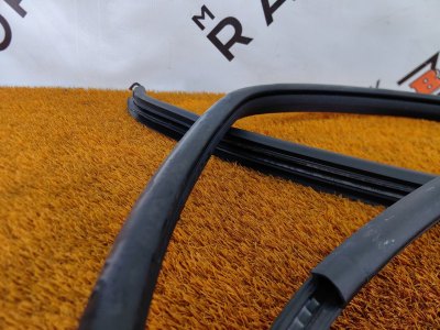 Уплотнитель проема двери