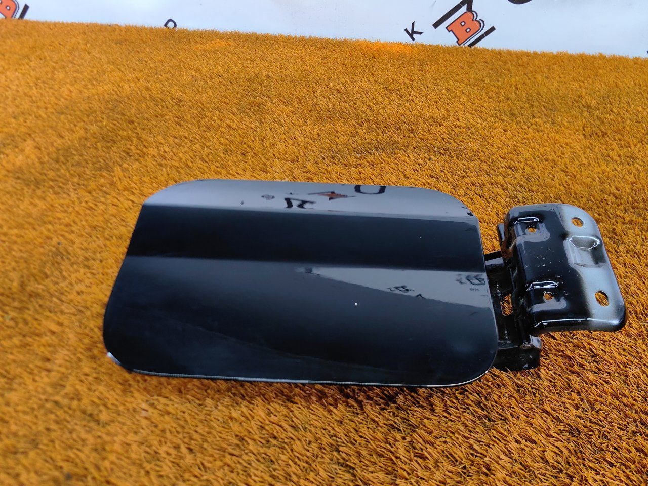 Лючок топливного бака