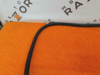 Уплотнитель проема двери
