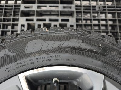 Колесо Geely Coolray R16 5x114.3, Cordiant 215/60 R16, зимнее, липучка