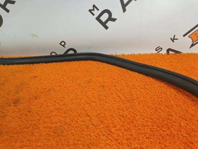 Уплотнитель проема двери