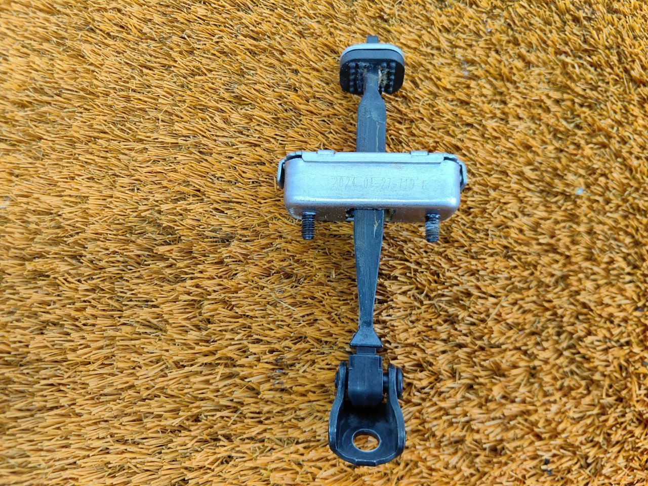 Ограничитель двери