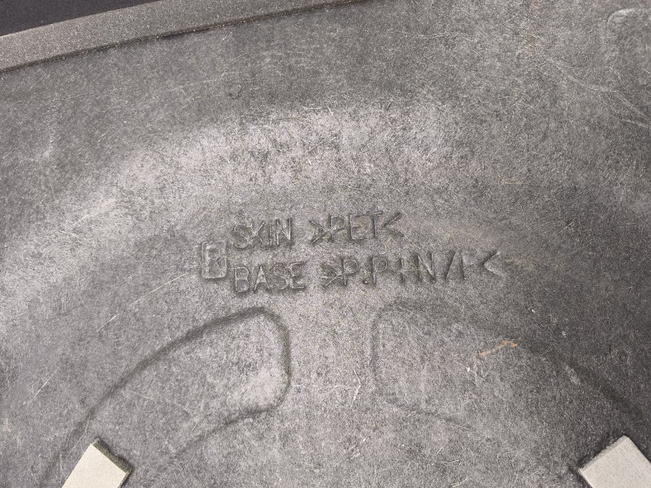 Пол багажника
