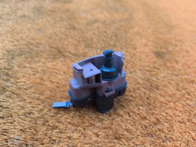 Активатор лючка бензобака