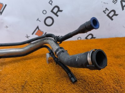 Горловина топливного бака