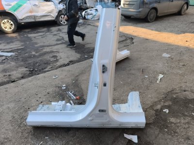 Порог с центральной стойкой