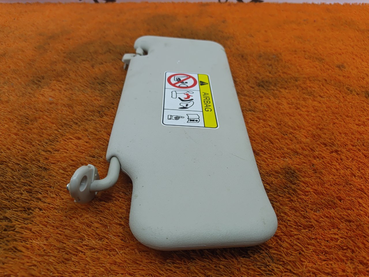 Козырек солнцезащитный