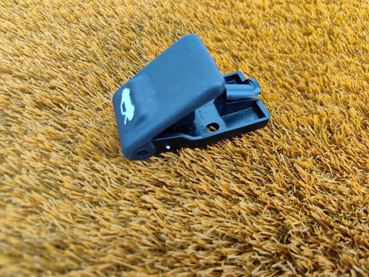 Ручка открывания капота