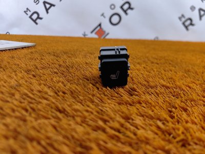 Кнопка обогрева сидений