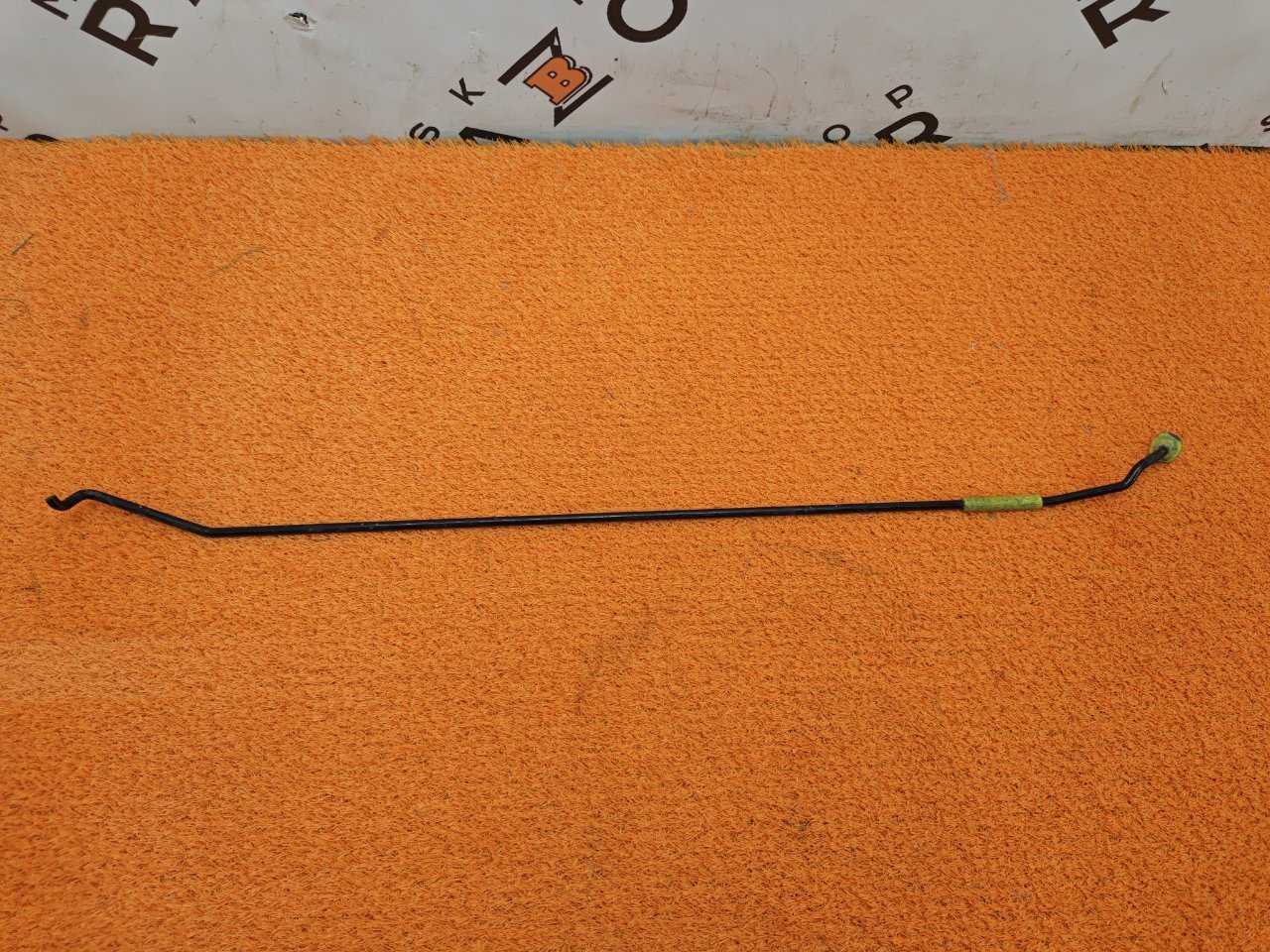 Упор капота
