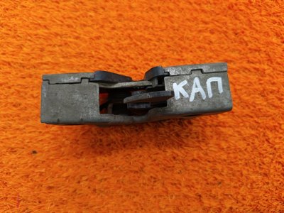 Замок капота