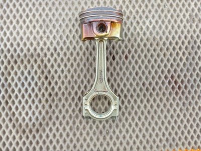 Поршень