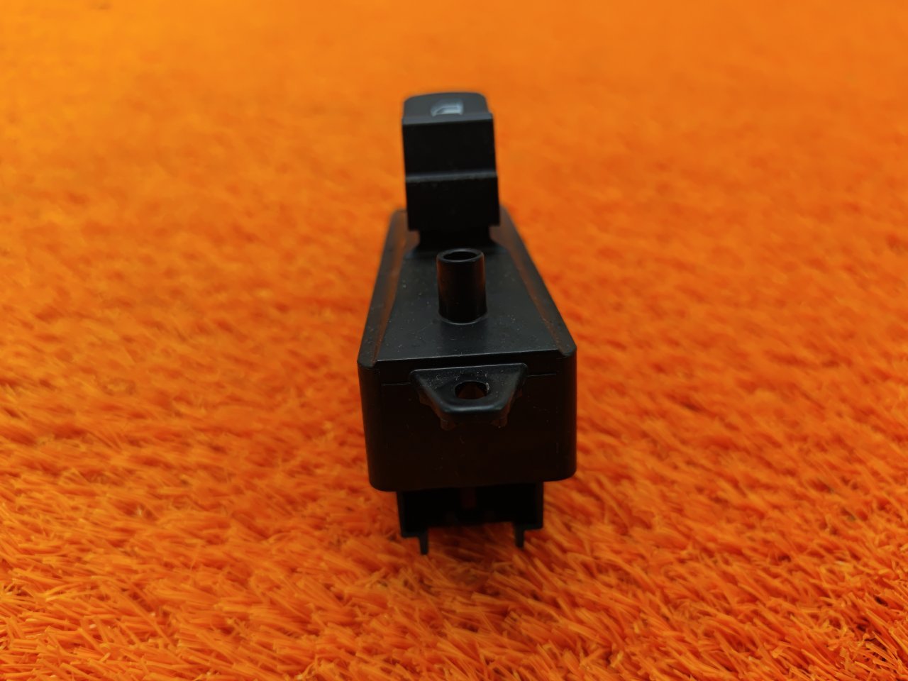 Кнопка стеклоподъемника