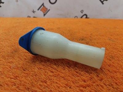 Горловина бачка стеклоомывателя