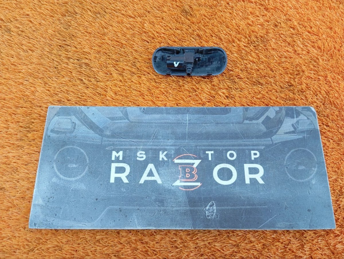 8W0955987 Форсунка стеклоомывателя левая Audi A4 2020 фото 1